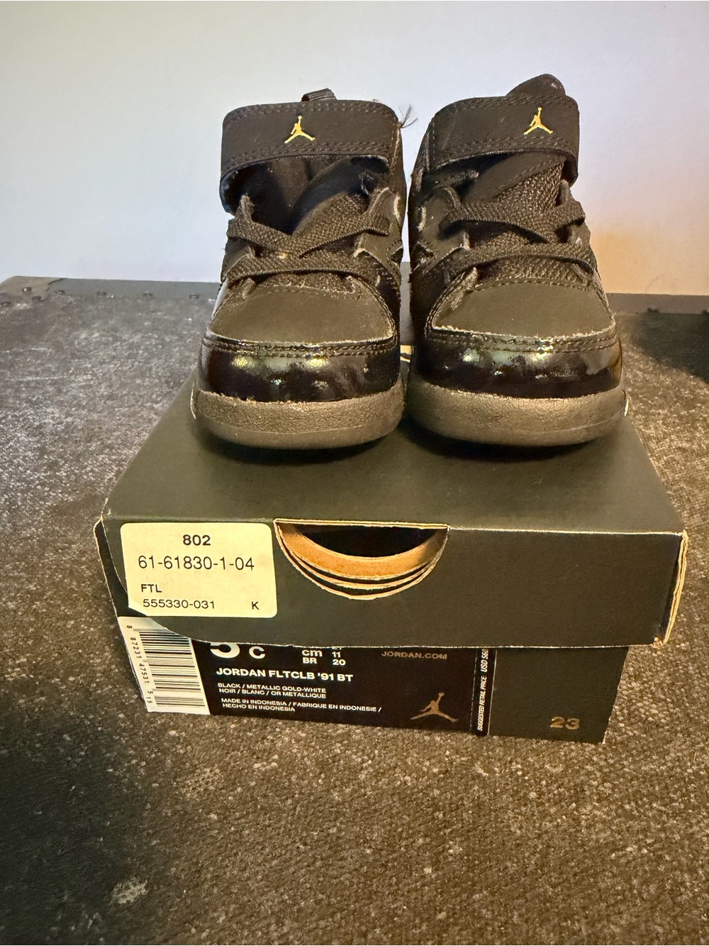 Jordan Toddler Boys' Black and Gold Sneakers